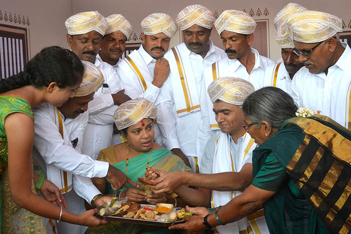 ‘ಸುಗ್ಗಿ-ಹುಗ್ಗಿ ಸಂಕ್ರಾಂತಿ ಸಂಭ್ರಮ’ಕ್ಕೆ ಸಚಿವೆ ಉಮಾಶ್ರೀ ಚಾಲನೆ